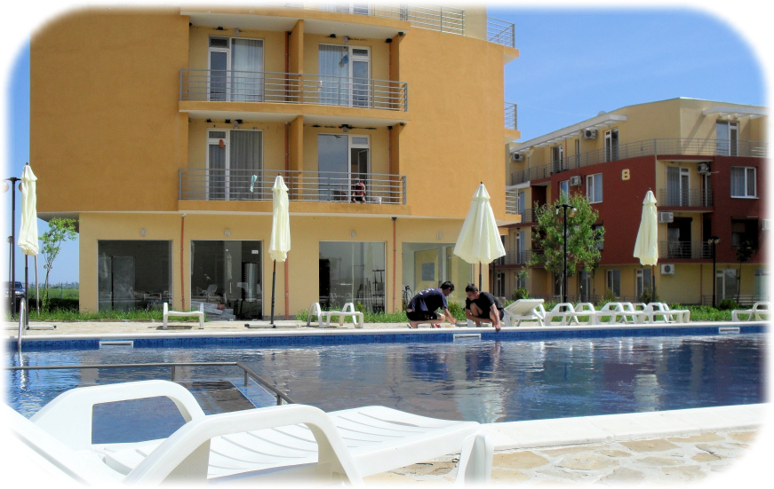 Sunny Day 5 Pool